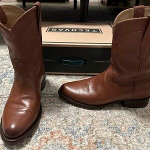 Tecovas- The Earl, only worn twice, I purchased the wrong size.